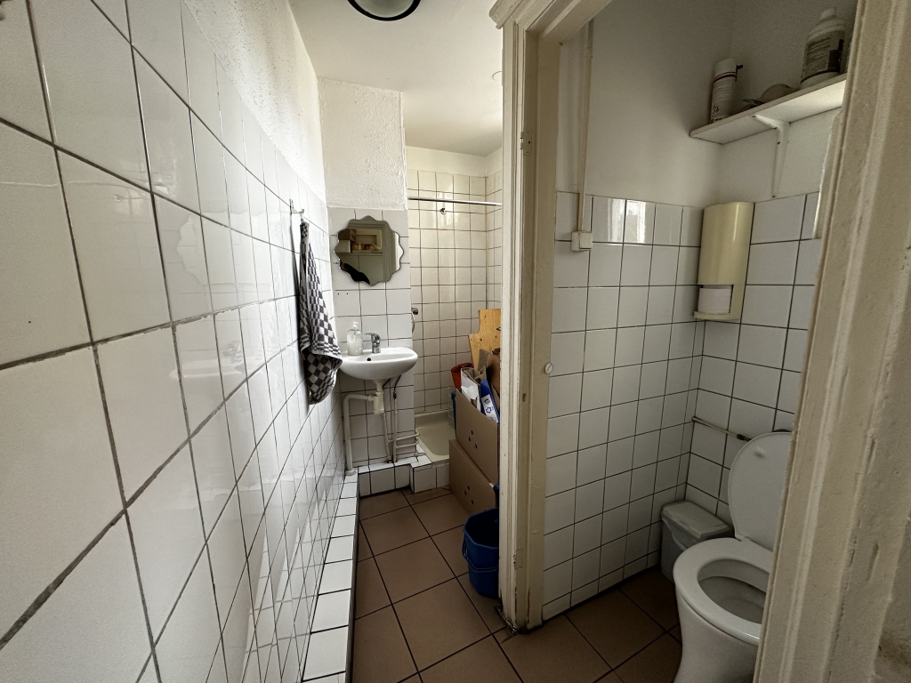120 Badkamer toilet.JPG
