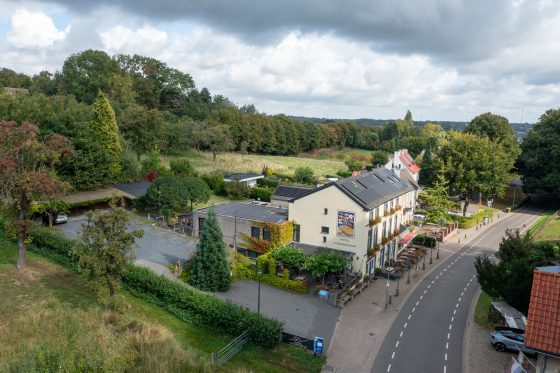 Hotel-restaurant te koop in Valkenburg, Limburg — Hotel met riant woonhuis en vakantieappartement
