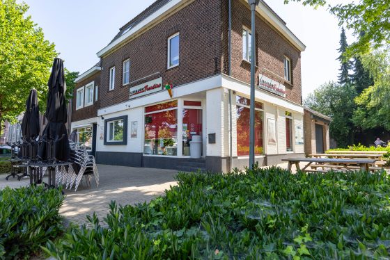IJssalon ter overname in Kerkrade, Limburg — IJSsalon Trentino Florence