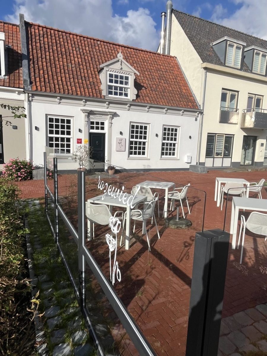 Horeca- onroerendgoed te koop in Kortgene, Zeeland — Horecapand met terras en bovenwoning